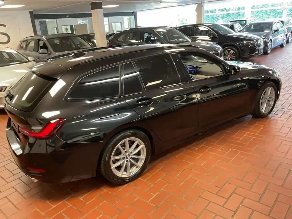 BMW 320 dA Touring Live Cockpit,LED,AHK 03/2023-photo-9