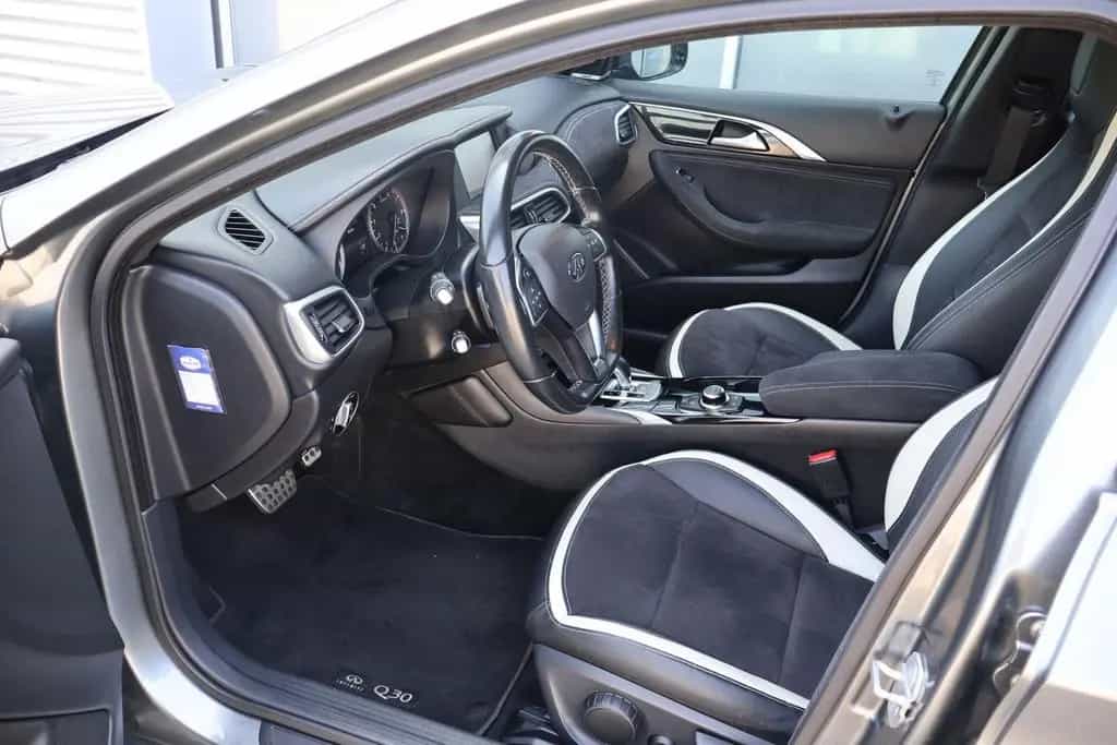 Infiniti Q30 1.6 T Sport | Origineel NL | Panoramadak | B 01/2017-photo-6