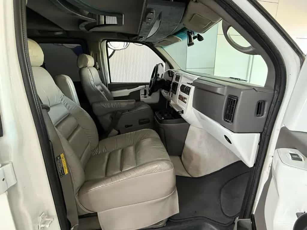 GMC Savana BENZIN /GAS  Camper Van 05/2004-photo-4