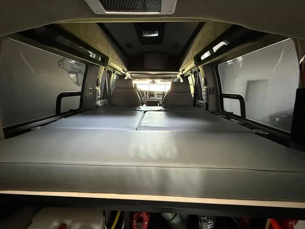 GMC Savana BENZIN /GAS  Camper Van 05/2004-photo-7