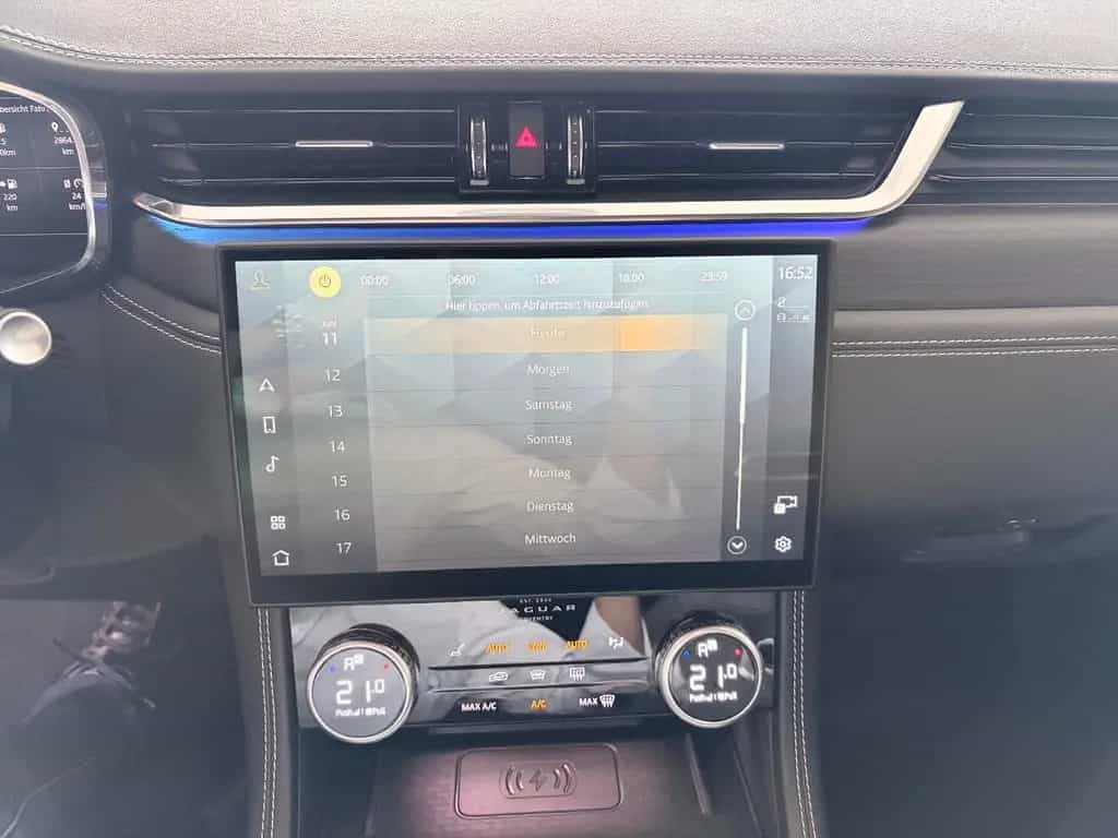 Jaguar F-Pace R-Dynamic SE AWD PANO/STANDH./MEMORY 03/2024-photo-30