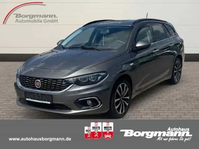 Fiat Tipo Lounge 1.4 T-Jet Anhängerkupplung - Rückfah 05/2017-photo-0