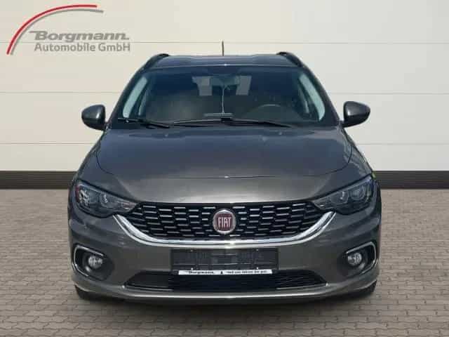 Fiat Tipo Lounge 1.4 T-Jet Anhängerkupplung - Rückfah 05/2017-photo-1