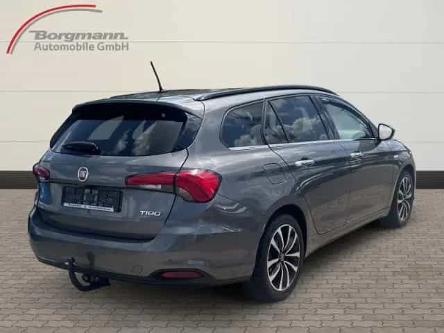 Fiat Tipo Lounge 1.4 T-Jet Anhängerkupplung - Rückfah 05/2017-photo-3