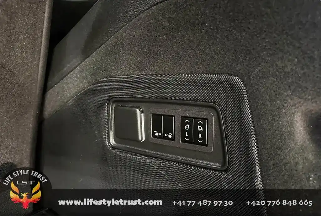 Cadillac Escalade LUXURY 6.2V8 4WD € 68.500 T1 06/2024-photo-9