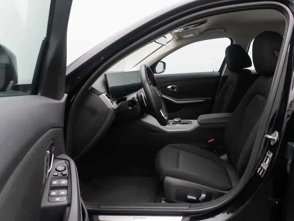 BMW 318 i Widscreen DAB Memory PDC GeschwindigReg 04/2023-photo-17