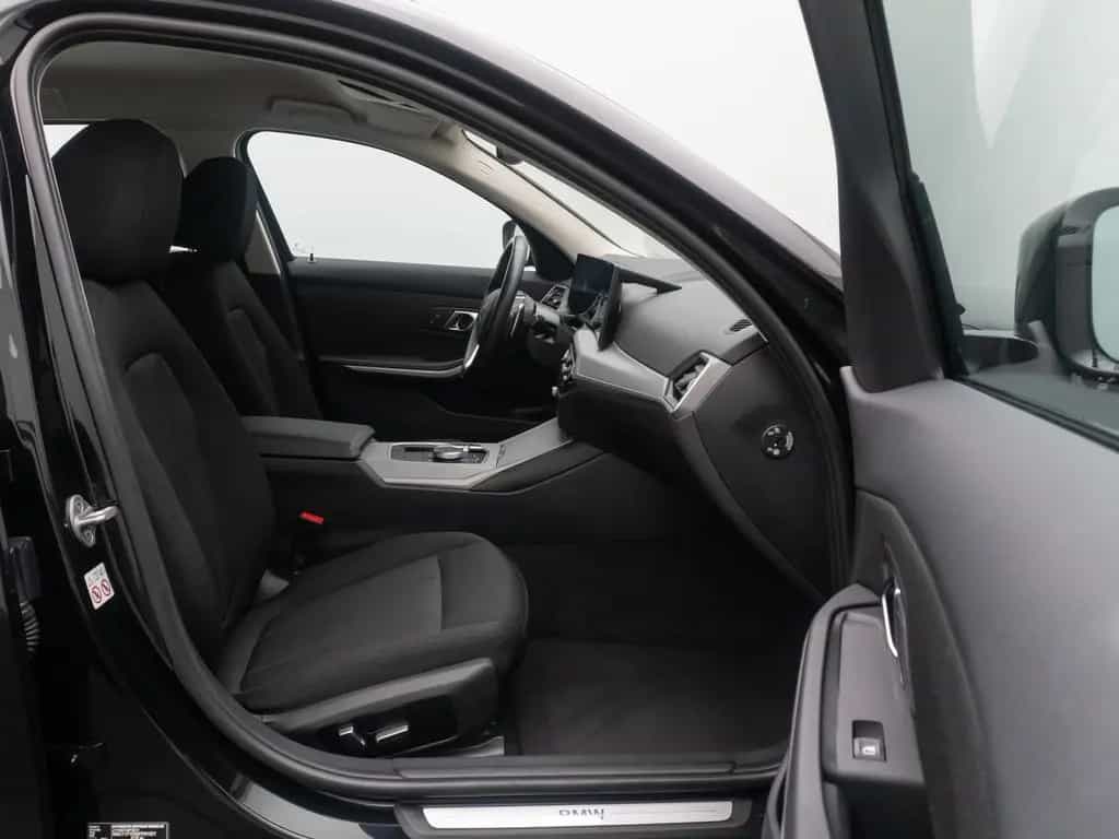 BMW 318 i Widscreen DAB Memory PDC GeschwindigReg 04/2023-photo-22
