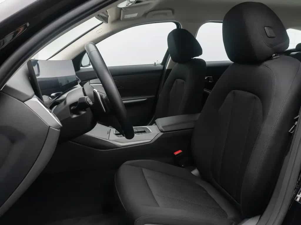 BMW 318 i Widscreen DAB Memory PDC GeschwindigReg 04/2023-photo-33