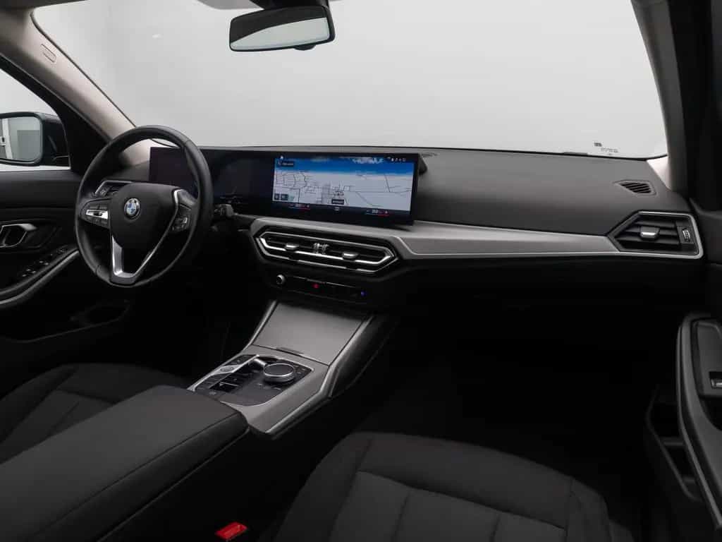 BMW 318 i Widscreen DAB Memory PDC GeschwindigReg 04/2023-photo-38
