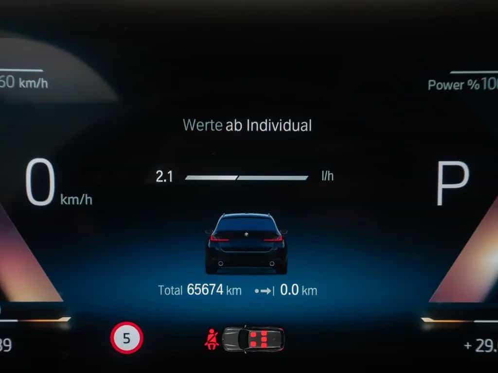 BMW 318 i Widscreen DAB Memory PDC GeschwindigReg 04/2023-photo-39