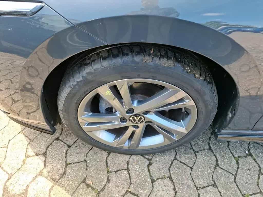 Volkswagen Golf Lim. 1.5 eTSI DSG R-Line *KAMERA*NAVI*ACC* 05/2024-photo-4
