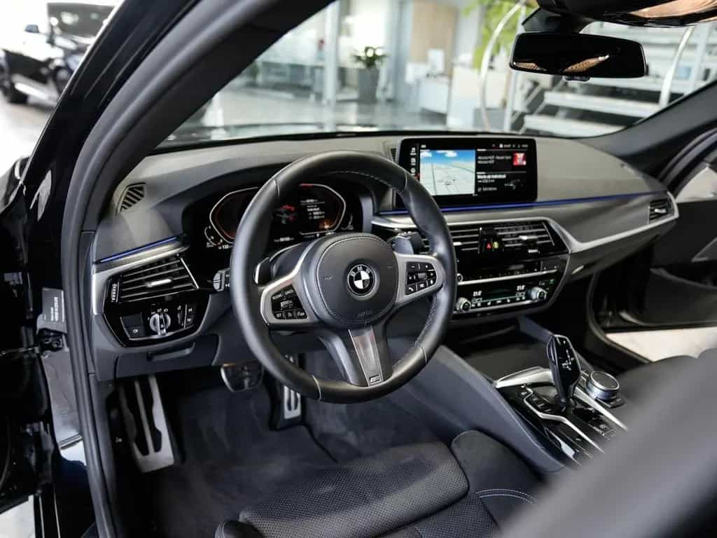 BMW 520 d M Sport H/K 20LM Kamera Komfortzugang 10/2021-photo-1