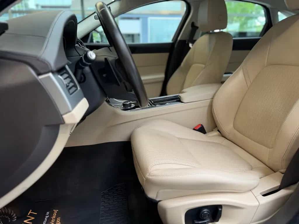Jaguar XF Prestige AWD 2.0l Xenon/Volleder/BT/CAM 03/2017-photo-18