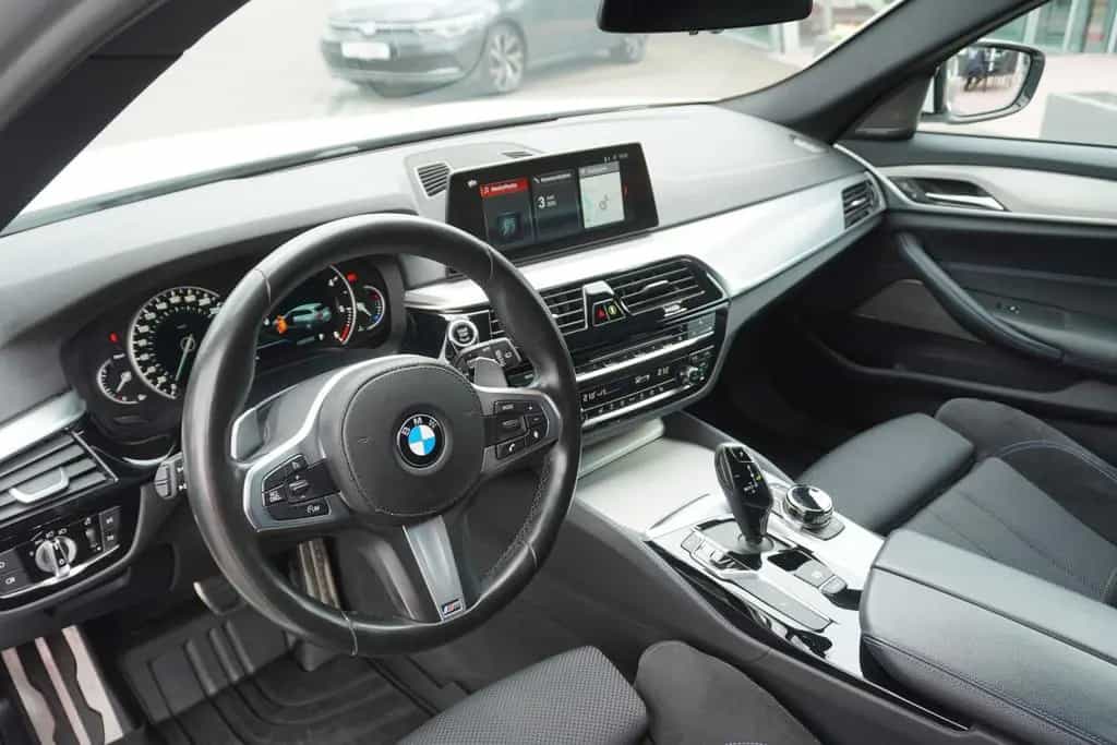BMW 520 d xDrive M Sport AHK Standheizung Kamera 05/2019-photo-13
