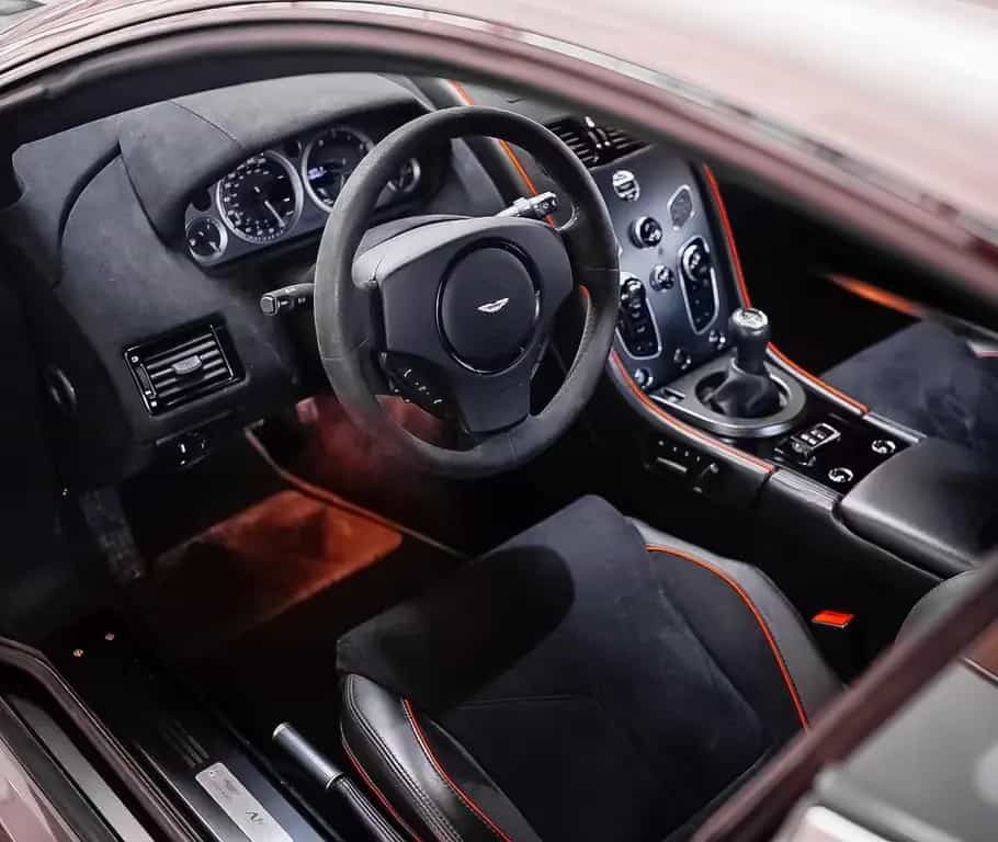 Aston Martin V8 Vantage 4.0 V8 - 06/2018-photo-1