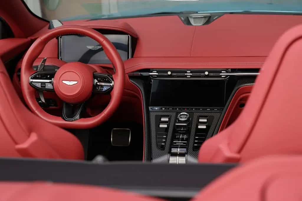 Aston Martin DB12 Volante 1. Hand 07/2024-photo-15
