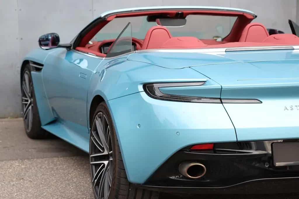 Aston Martin DB12 Volante 1. Hand 07/2024-photo-9