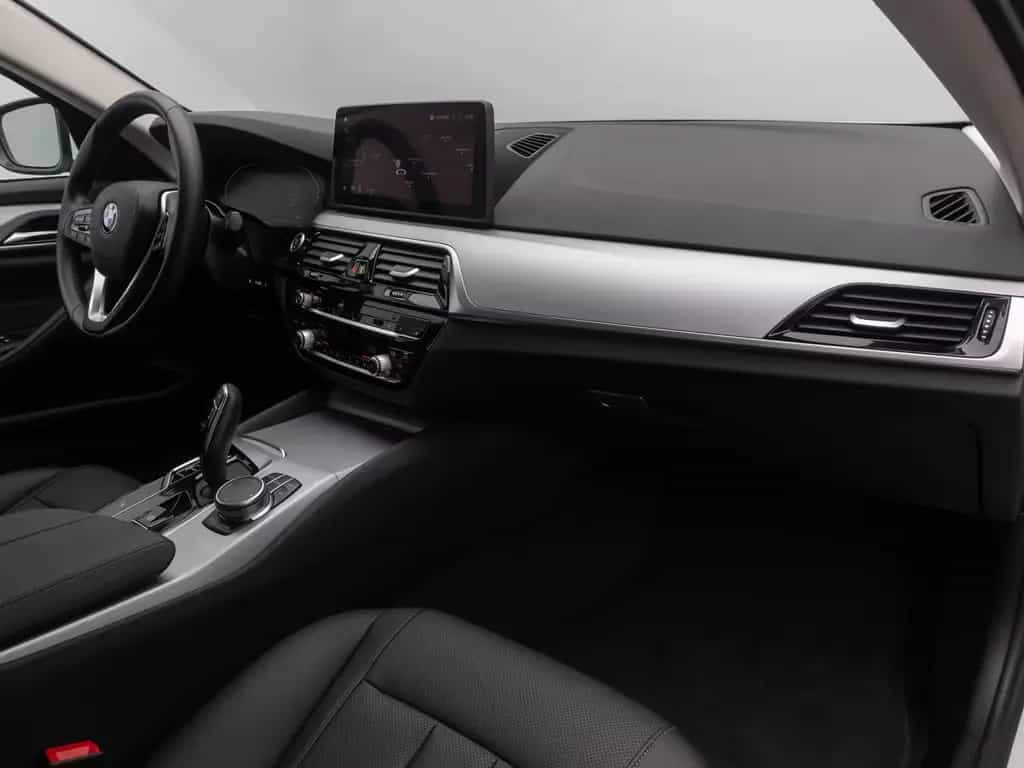 BMW 520 i DAB Alarm FernlichtAssis PDC GeschwindigReg 08/2022-photo-23