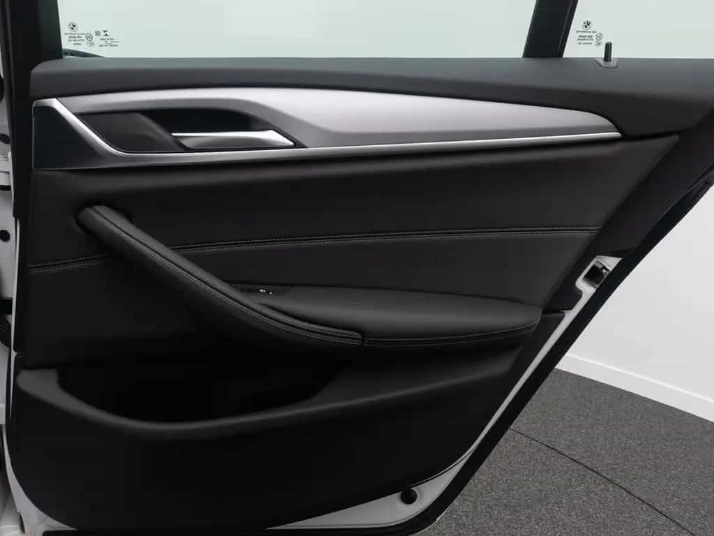 BMW 520 i DAB Alarm FernlichtAssis PDC GeschwindigReg 08/2022-photo-31