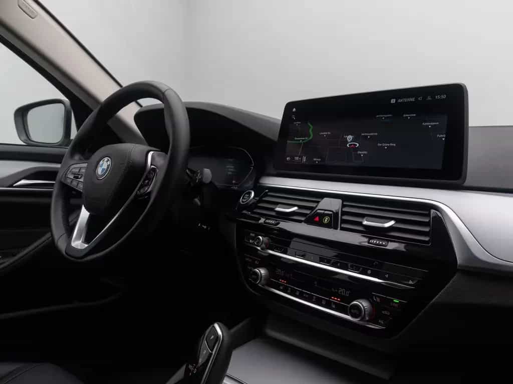 BMW 520 i DAB Alarm FernlichtAssis PDC GeschwindigReg 08/2022-photo-37