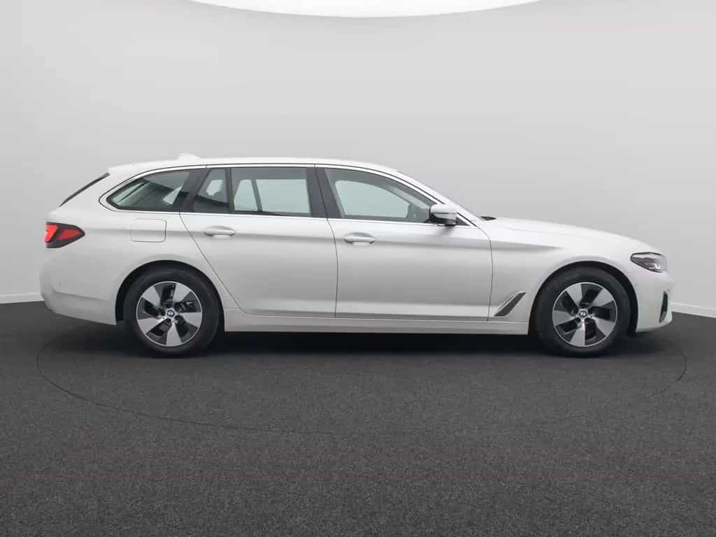 BMW 520 i DAB Alarm FernlichtAssis PDC GeschwindigReg 08/2022-photo-4