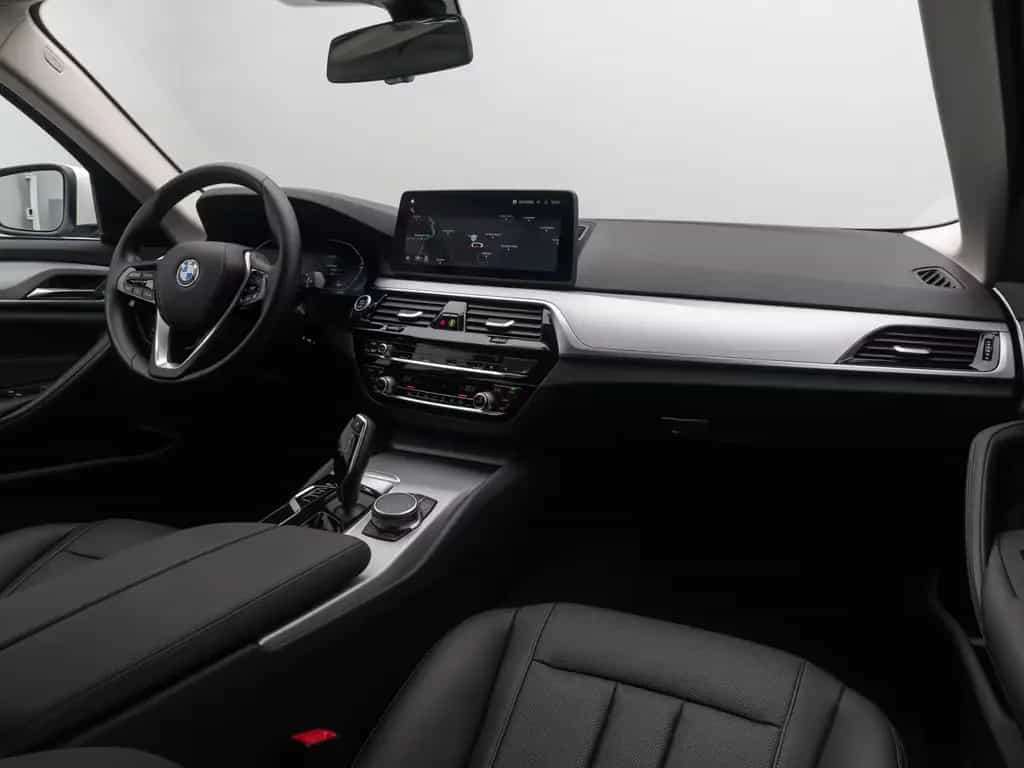 BMW 520 i DAB Alarm FernlichtAssis PDC GeschwindigReg 08/2022-photo-40