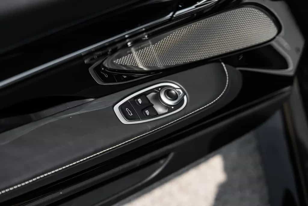 Aston Martin DB12 4.0 V8 / COUPE / BOWERS & WILKINS / 360° / VAT 04/2025-photo-15