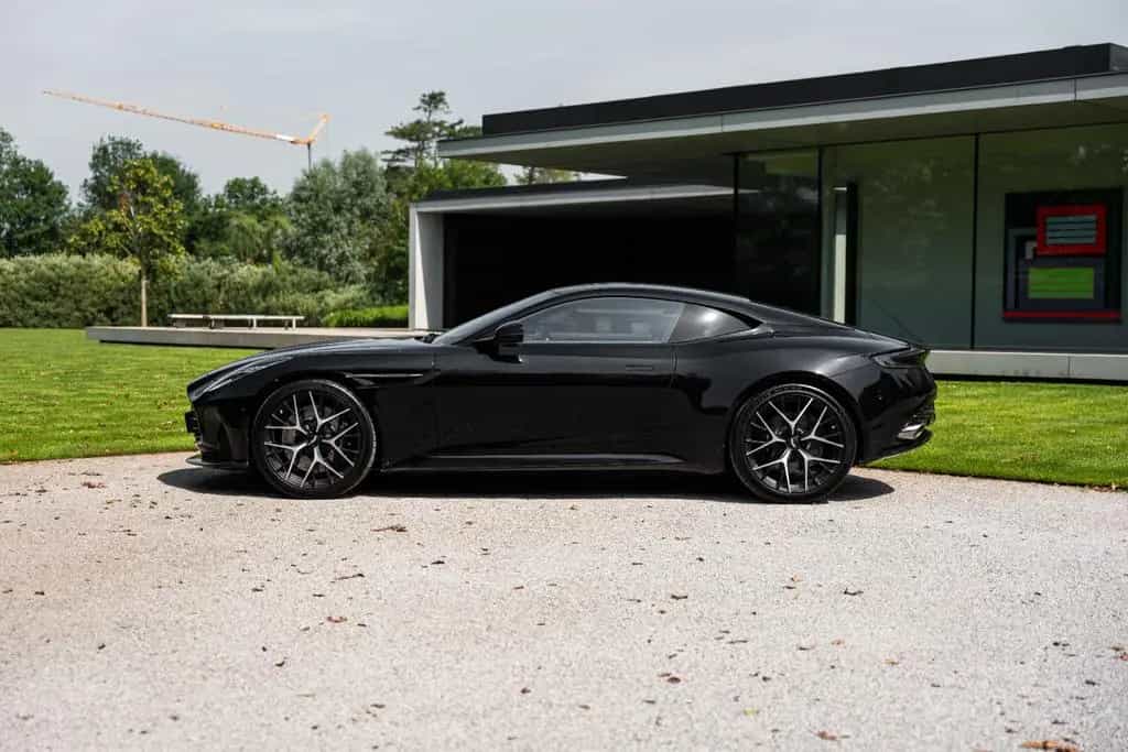 Aston Martin DB12 4.0 V8 / COUPE / BOWERS & WILKINS / 360° / VAT 04/2025-photo-3