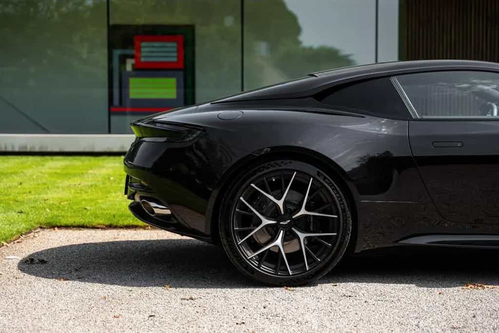 Aston Martin DB12 4.0 V8 / COUPE / BOWERS & WILKINS / 360° / VAT 04/2025-photo-7
