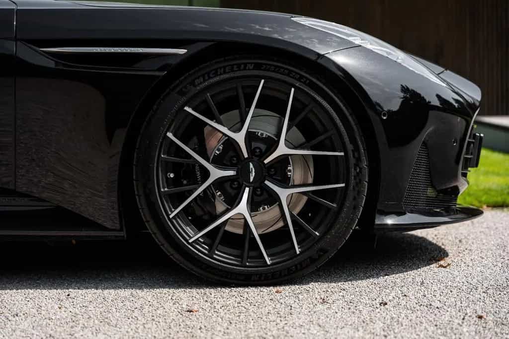 Aston Martin DB12 4.0 V8 / COUPE / BOWERS & WILKINS / 360° / VAT 04/2025-photo-8