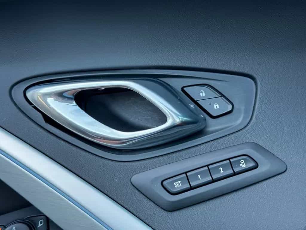 Chevrolet Camaro Cabriolet V8*Aut.*MagneticRide*HUD*BOSE* 07/2017-photo-38