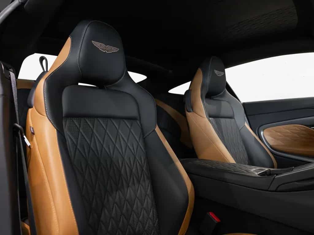 Aston Martin DB12 Coupe Aston Martin Hamburg 05/2024-photo-10