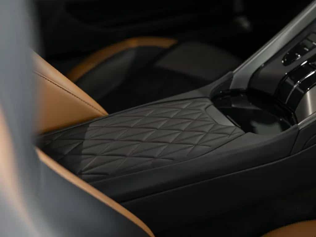 Aston Martin DB12 Coupe Aston Martin Hamburg 05/2024-photo-12