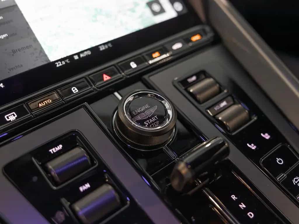 Aston Martin DB12 Coupe Aston Martin Hamburg 05/2024-photo-27