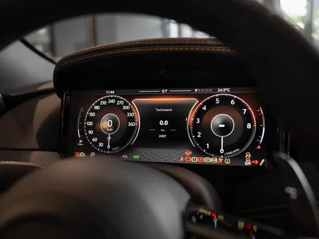 Aston Martin DB12 Coupe Aston Martin Hamburg 05/2024-photo-29