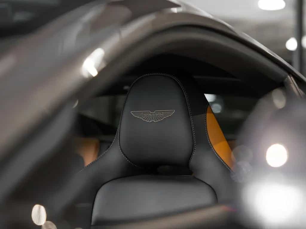 Aston Martin DB12 Coupe Aston Martin Hamburg 05/2024-photo-3