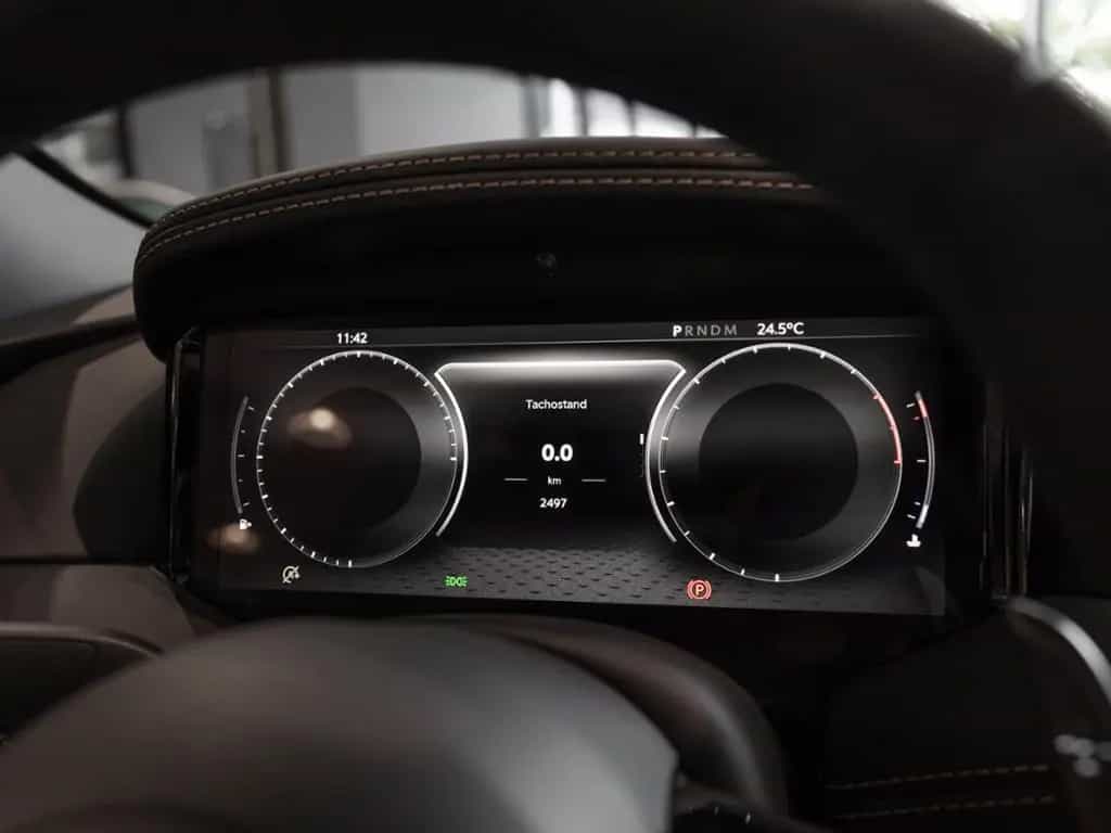 Aston Martin DB12 Coupe Aston Martin Hamburg 05/2024-photo-4