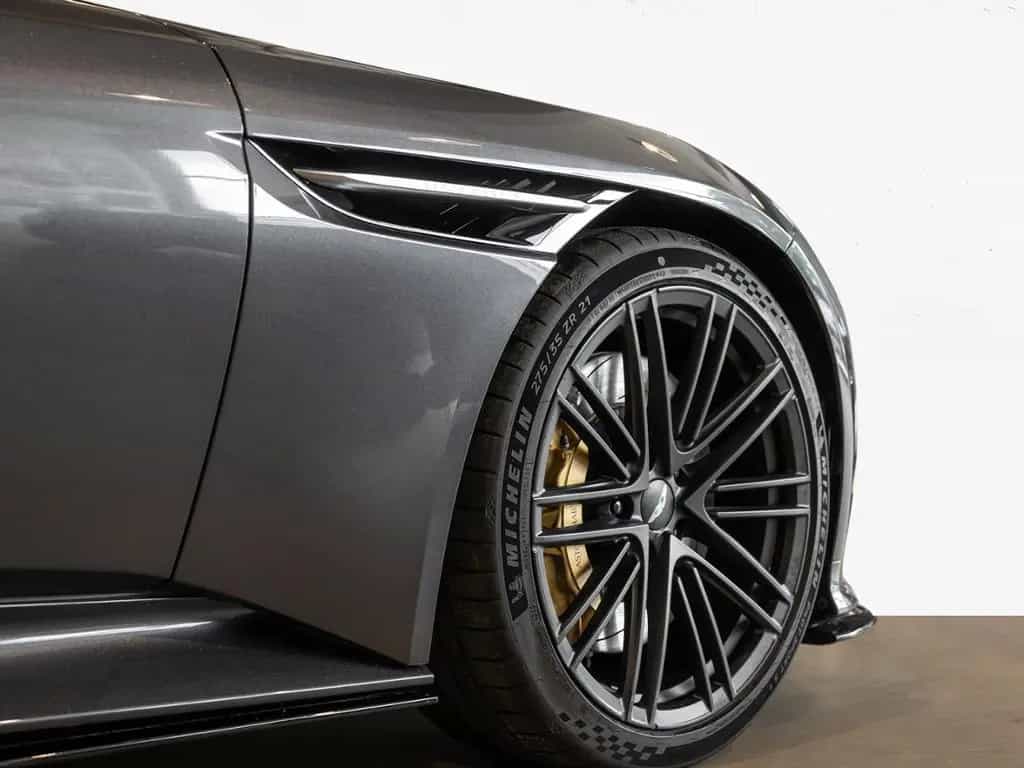 Aston Martin DB12 Coupe Aston Martin Hamburg 05/2024-photo-7