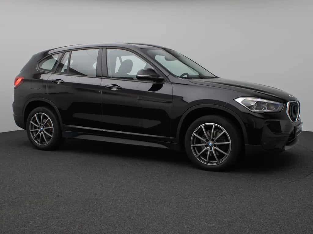 BMW X1 sD18i Parkassistent DAB Sportsitz LED 18Zoll 02/2022-photo-3