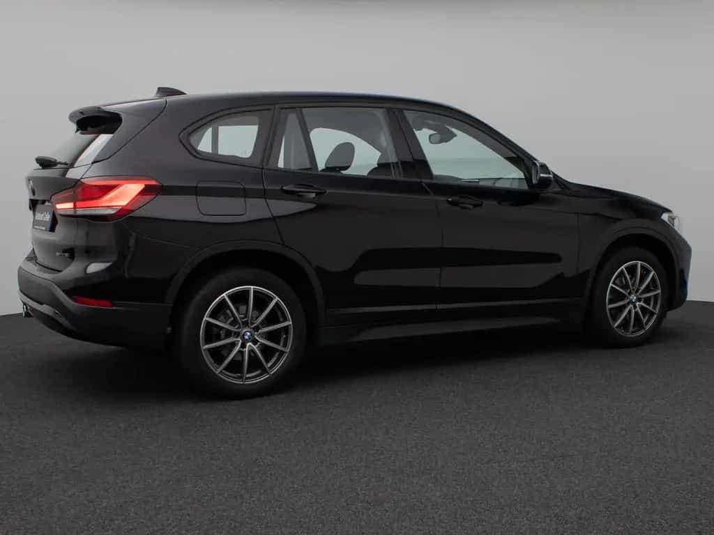 BMW X1 sD18i Parkassistent DAB Sportsitz LED 18Zoll 02/2022-photo-5