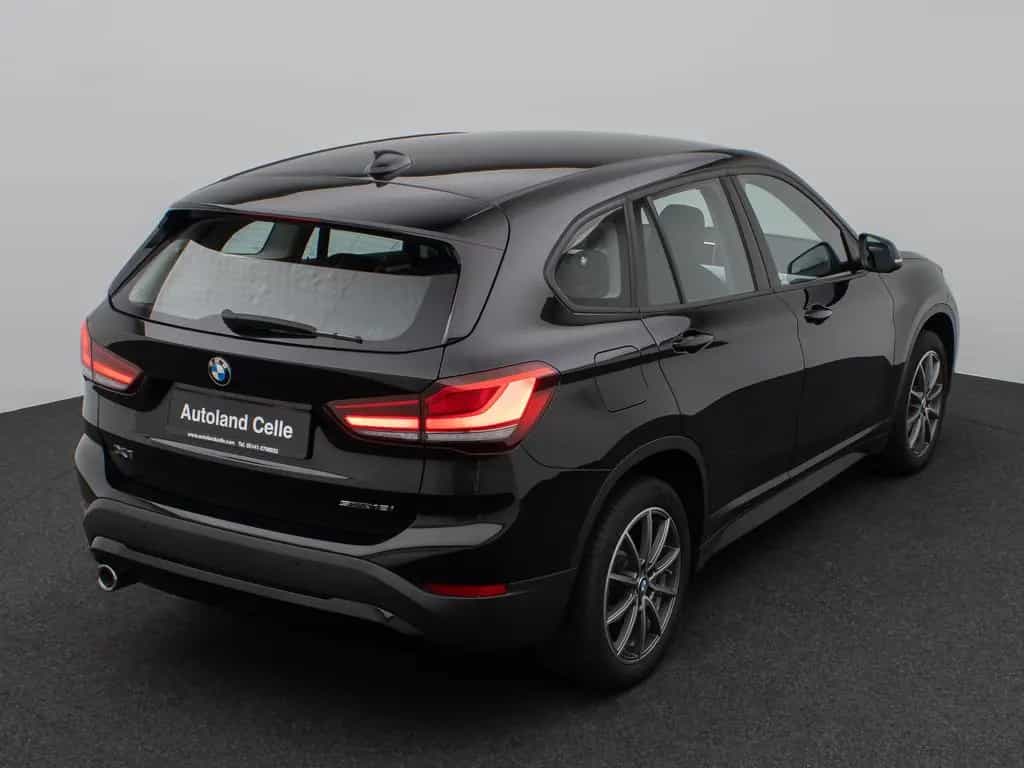 BMW X1 sD18i Parkassistent DAB Sportsitz LED 18Zoll 02/2022-photo-6