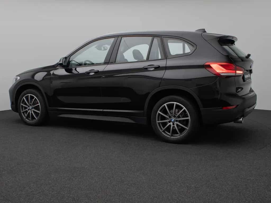 BMW X1 sD18i Parkassistent DAB Sportsitz LED 18Zoll 02/2022-photo-9