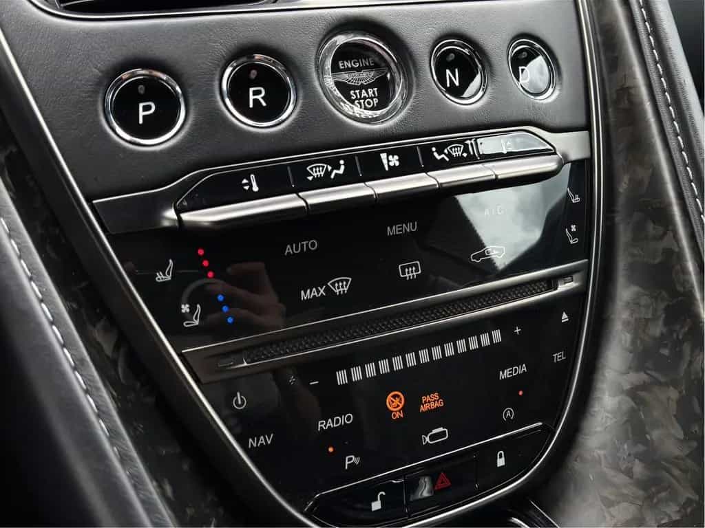 Aston Martin DB11 4.0 V8 Volante 360° neue Inspektion Deutsch 07/2019-photo-12