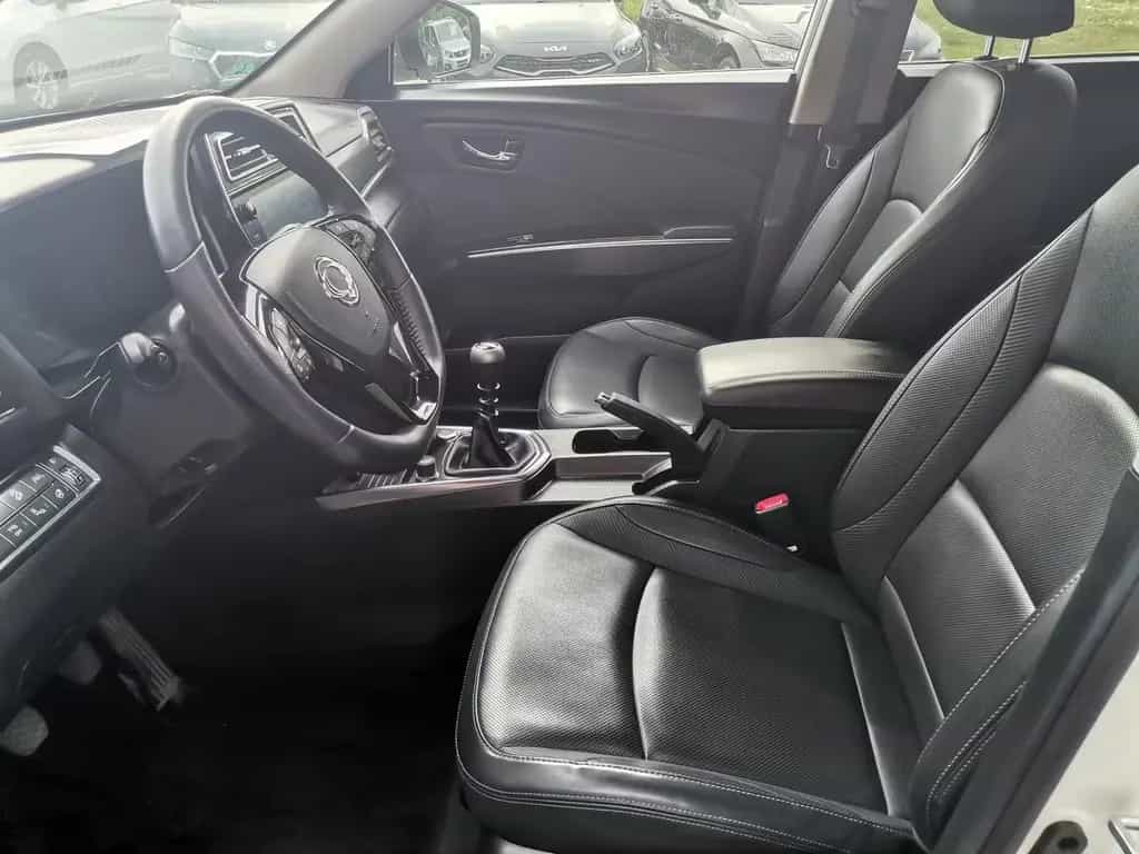 Ssangyong Tivoli Sapphire 4x4 1.5 TGDI LED|Navi|RFK|Allrad 11/2023-photo-6