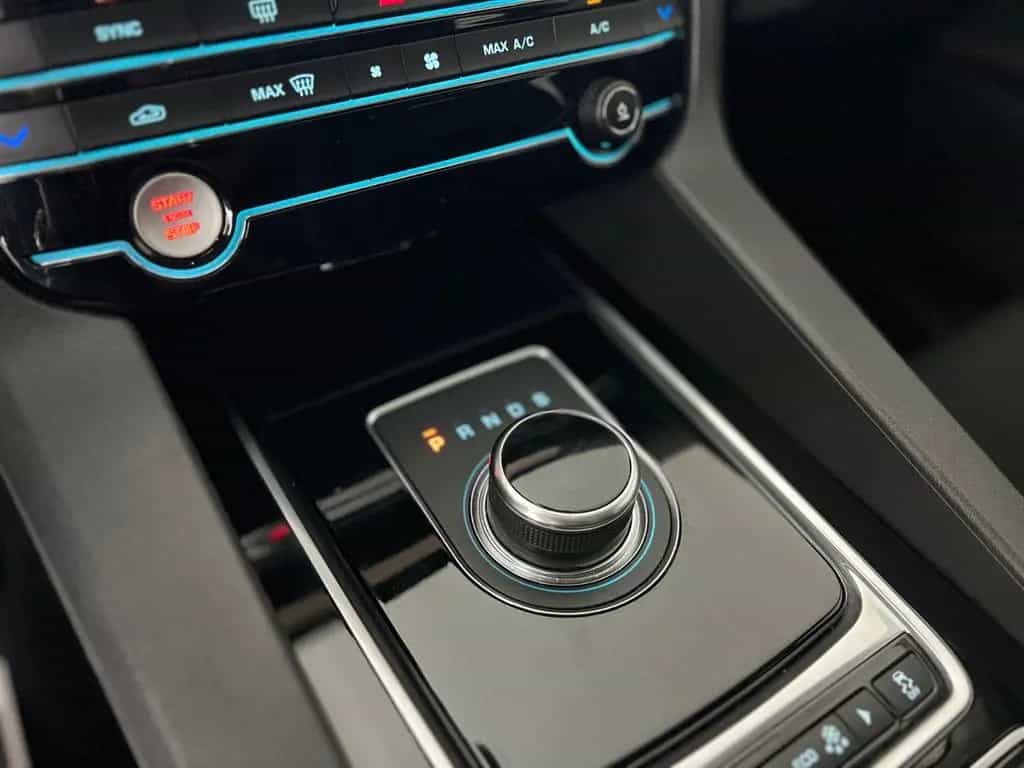 Jaguar F-Pace R-Sport  4x4 PANO/ MERIVAN /1.HD / 81.tKM 02/2018-photo-36