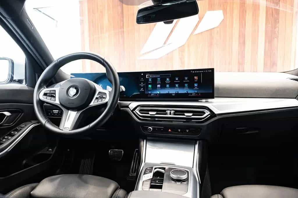 BMW 318 i, touring, M pack, camera, widescreen G21 l 07/2024-photo-11