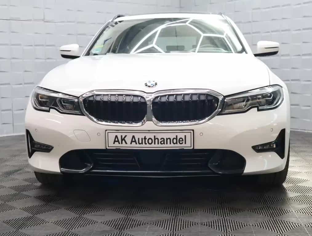 BMW 320 d Touring xDrive Sport Line LED Navi T-Leder 03/2021-photo-1