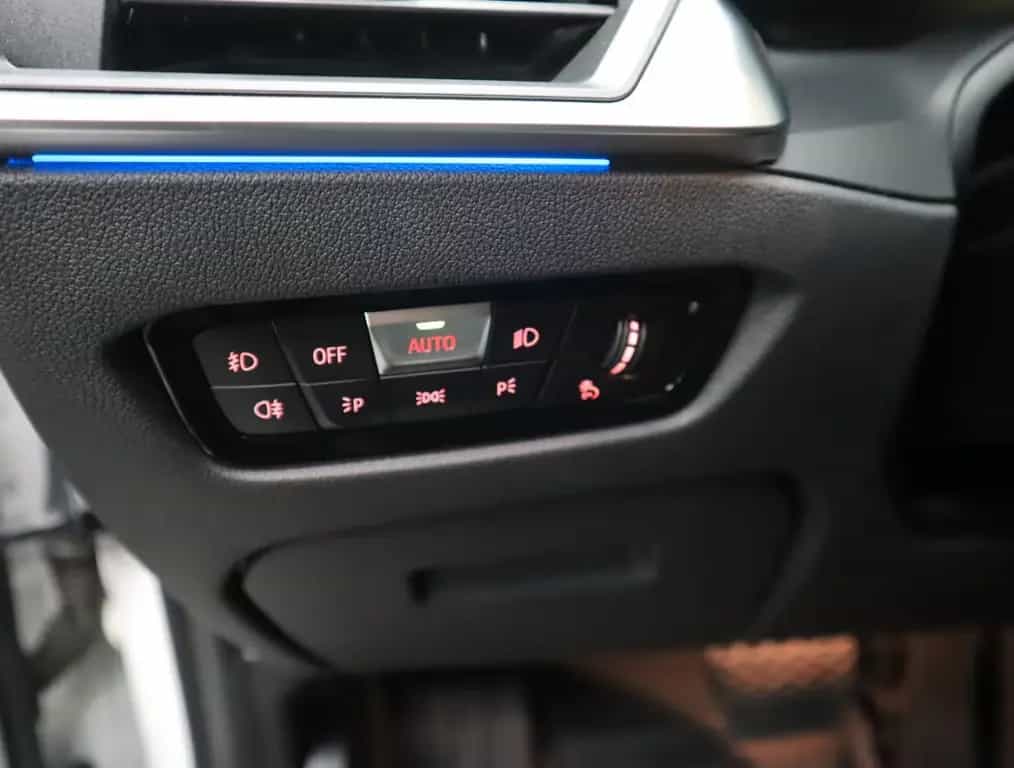BMW 320 d Touring xDrive Sport Line LED Navi T-Leder 03/2021-photo-15