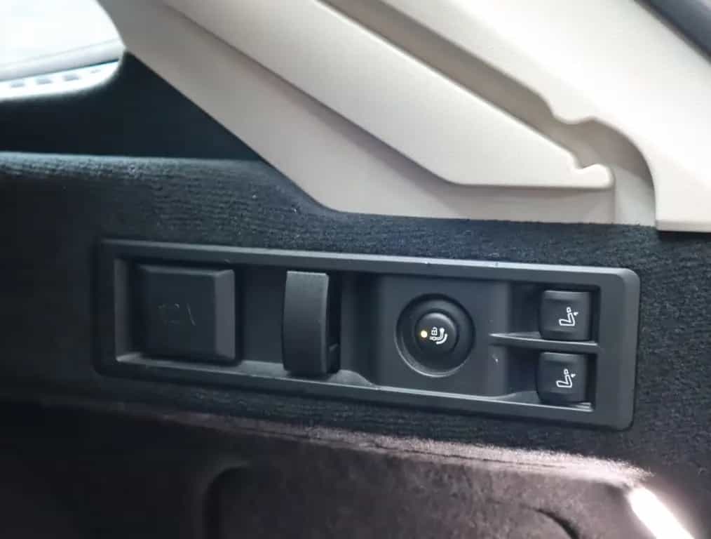 BMW 320 d Touring xDrive Sport Line LED Navi T-Leder 03/2021-photo-17