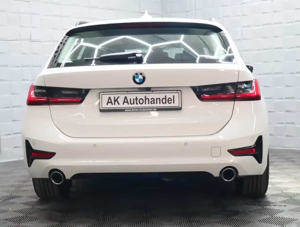 BMW 320 d Touring xDrive Sport Line LED Navi T-Leder 03/2021-photo-4